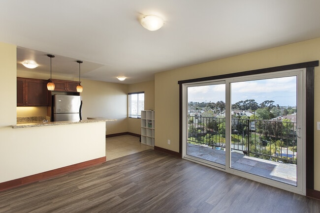 Photo - Gorgeous 2 Bed/2 Bath in Point Loma - Views, W/D in Unit, Pets OK Unit 09