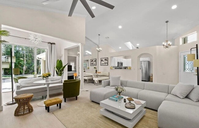 Photo - 9293 Heathridge Dr