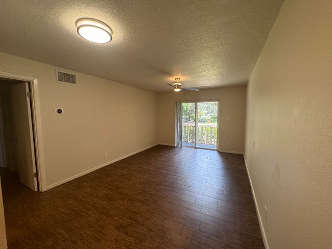 Photo - 637 Harwood St Unidad 1