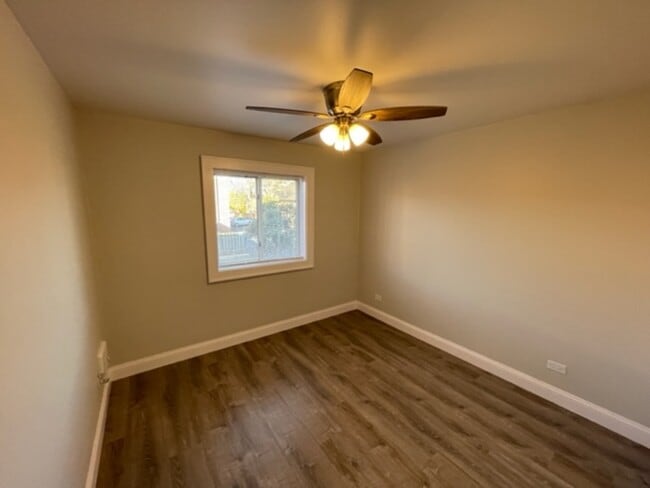 Photo - 517 S Milwaukee Ave