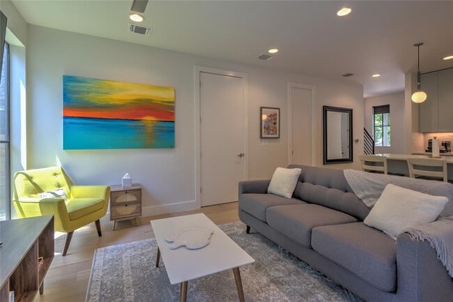 Building Photo - 6005 Woodrow Ave