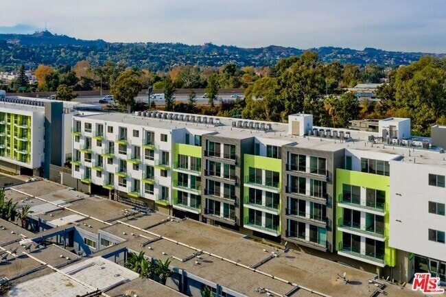 Building Photo - 11036 Moorpark St Unit 207 Rental