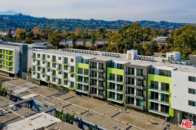 Building Photo - 11036 Moorpark St Unit 309 Rental