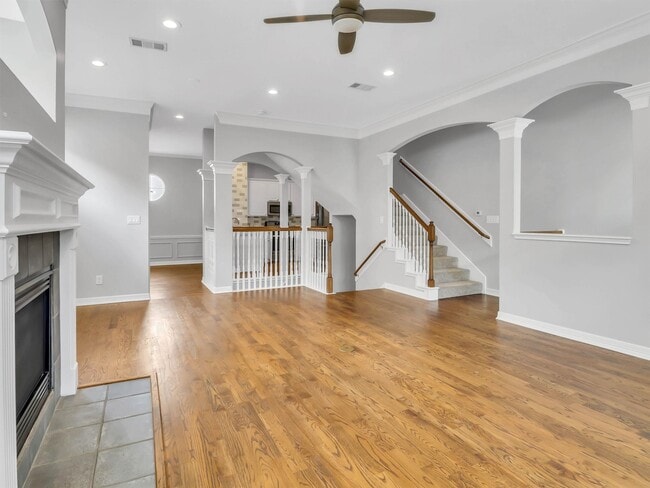 Photo - 5320 Blossom St