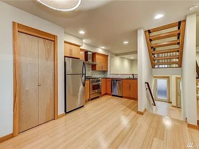 Photo - 6025 California Ave SW