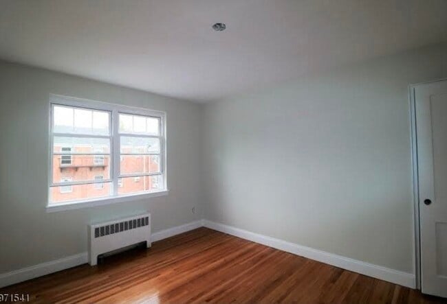 Photo - 935 Broad St