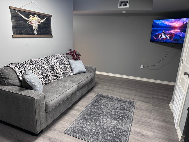 Sala de estar - 905 E Adams St