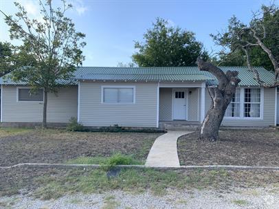 Building Photo - "3-Bedroom Home with 2 Full Baths and 1,56...