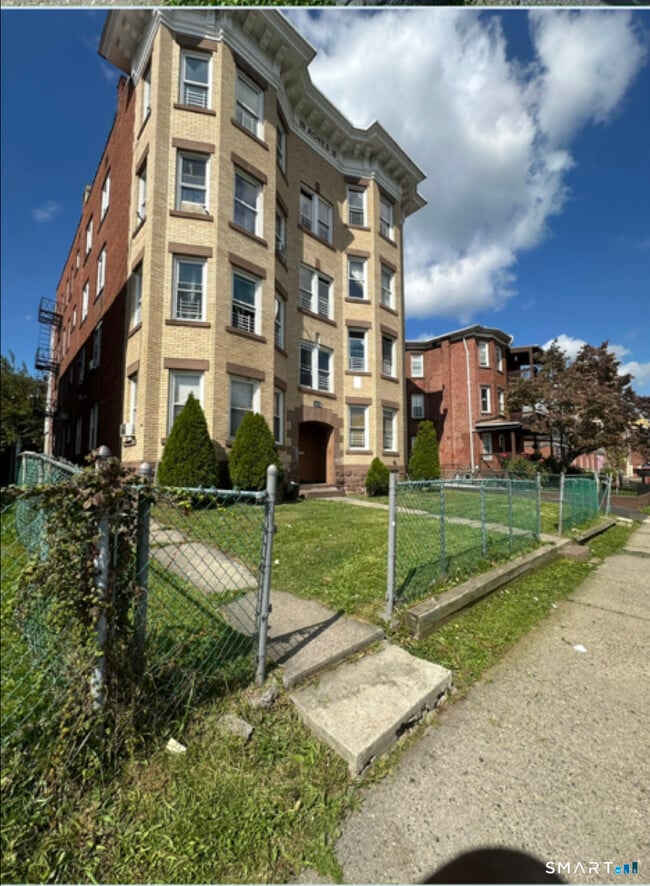Building Photo - 1155 Broad St