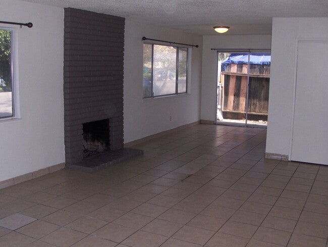 Building Photo - 702 E Yorkshire Dr Unit #1