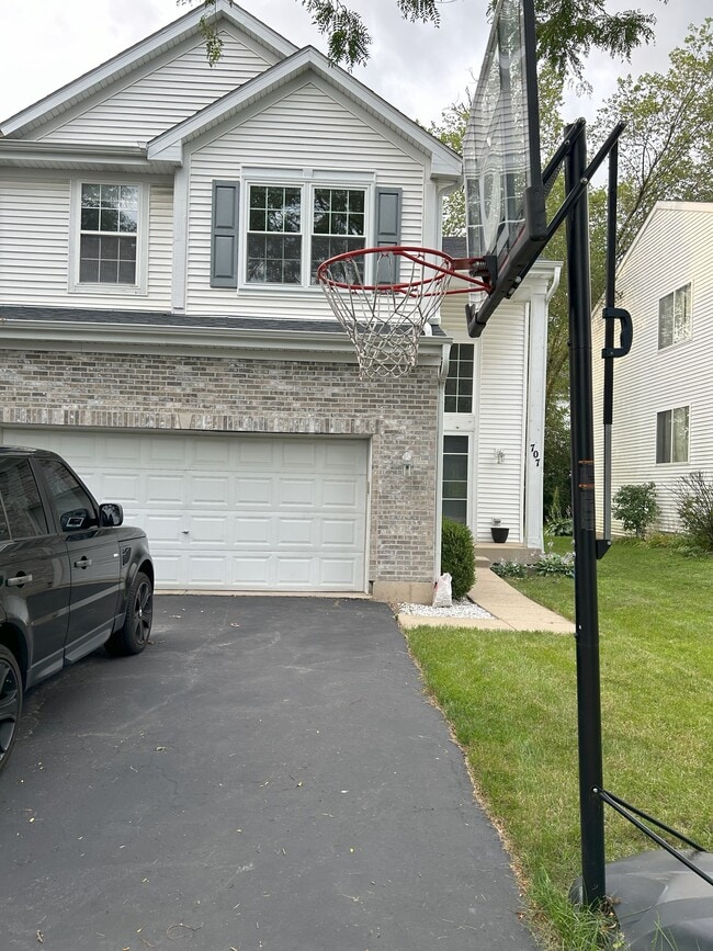 Building Photo - 707 Red Oak Ct