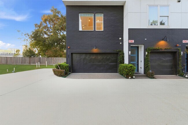 Photo - 2412 Canal St Unit L