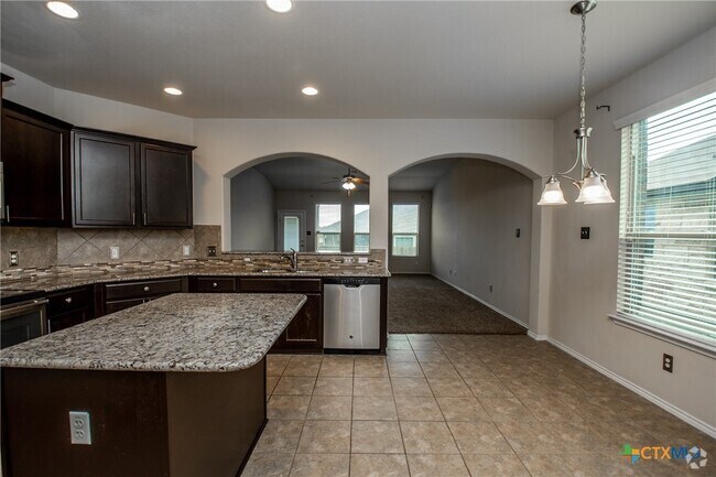 Building Photo - 1207 Fawn Lily Dr Rental
