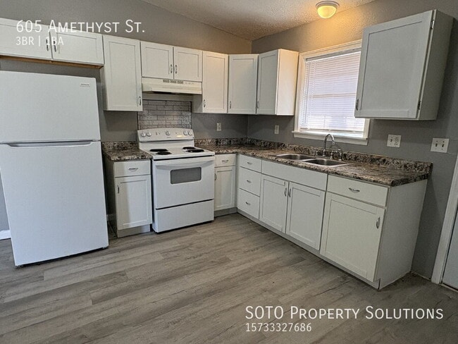 Photo - 605 Amethyst St