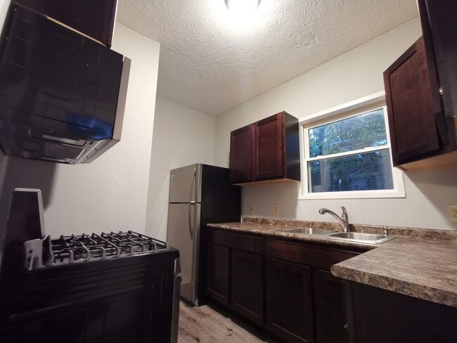 Photo - 2417 Robertson Ave