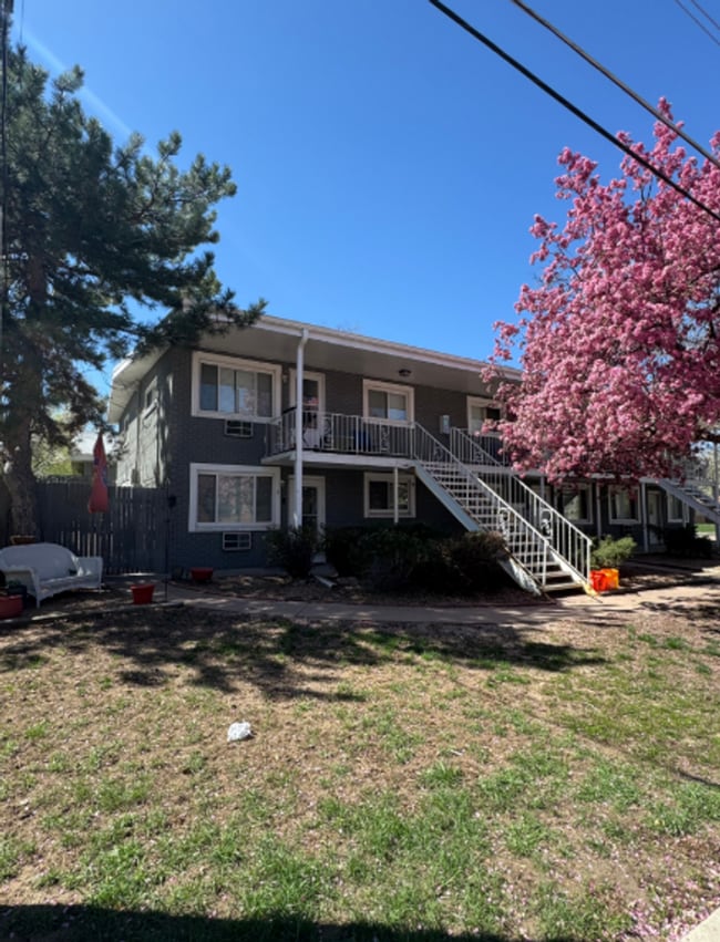 Building Photo - Charming One Bedroom One Bathroom available in Littleton! Unit #2