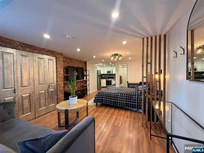 Photo - 42 Willow Wood Ct