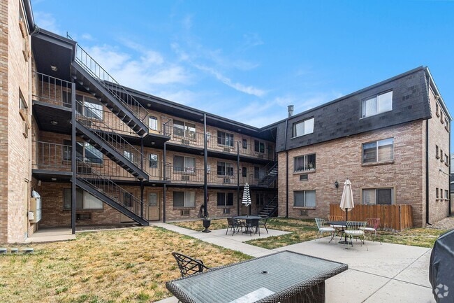 Building Photo - 2 Bedroom 1 Bath in the Heart of West Wash... Rental