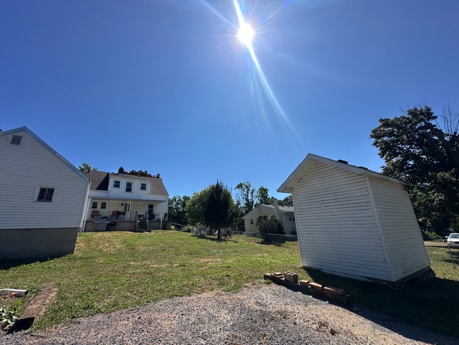 Photo - 200 Lylburn Rd