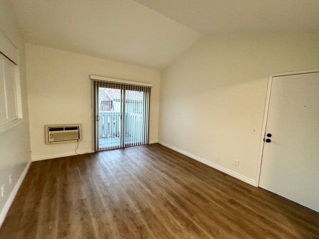 Photo - 960 E Bonita Ave Unit 12