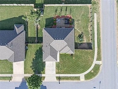 Building Photo - 1652 N Oakhaven Pl