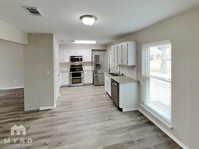 Photo - 105 Ripplewood Dr