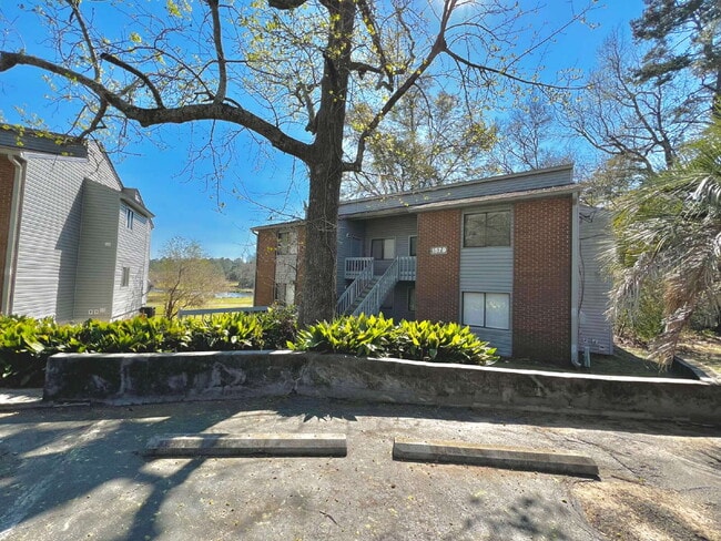Building Photo - Spacious 2 Bedroom/1 Bath is located off of Hiliman Golf Course Unit D