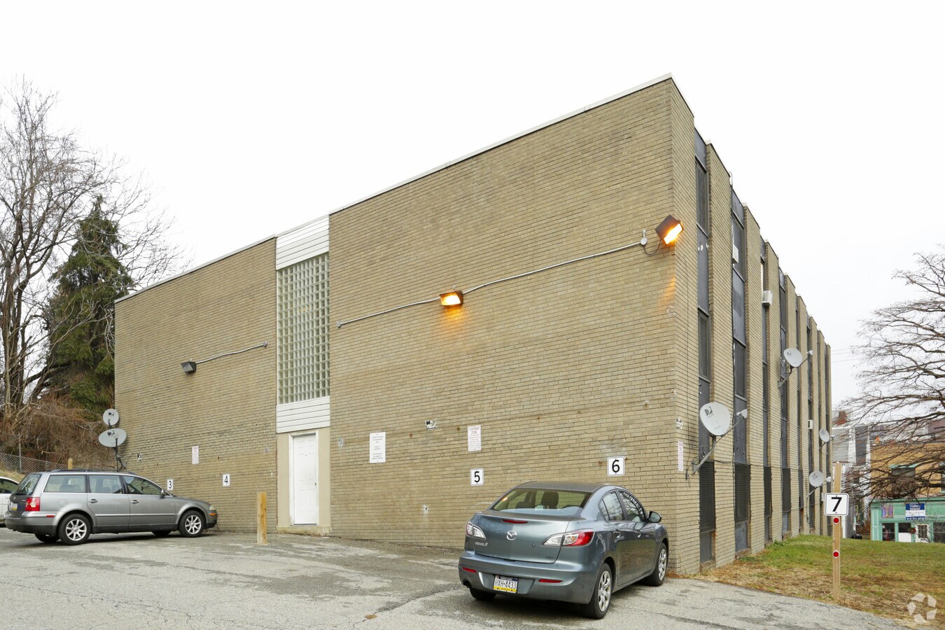 205 Robinson St - 205 Robinson St