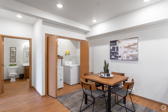 1BR, 1BA - 936SF