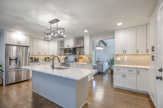 Photo - 7617 Windsor St