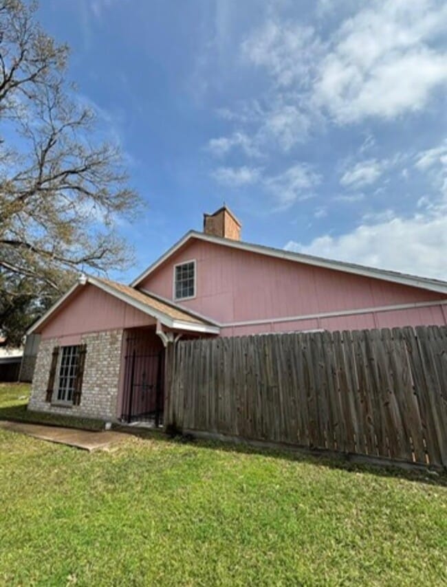 Building Photo - 12347 W Village Dr Unit D Rental
