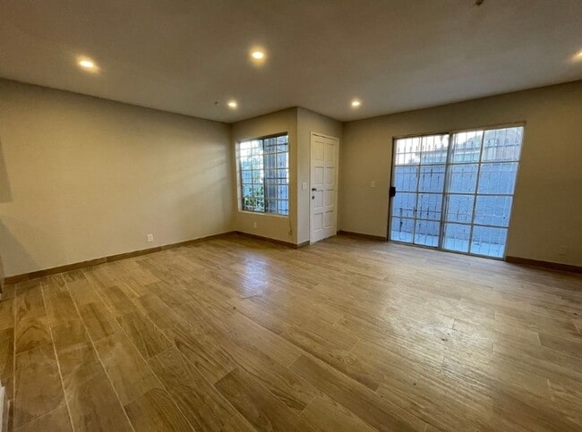 Photo - 2012 E 73rd St