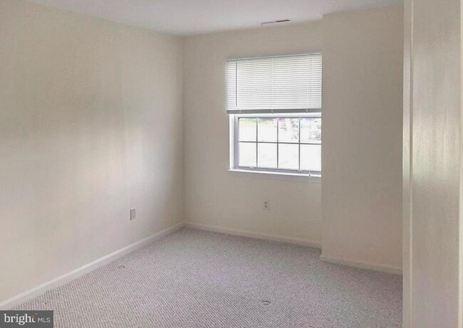 Photo - 8605 Falls Run Rd Unidad E