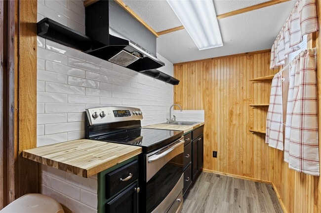 Photo - 12039 Anderson Rd