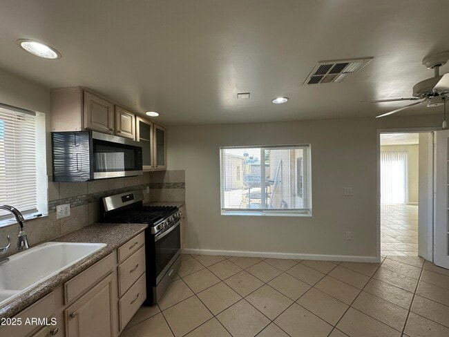 Photo - 5321 W Gardenia Ave