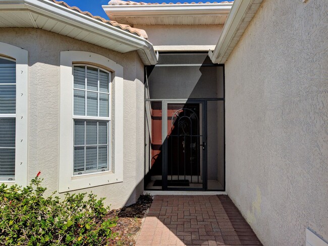 Photo - 3BD/2BA/3 Car Garage in Stoneybrook