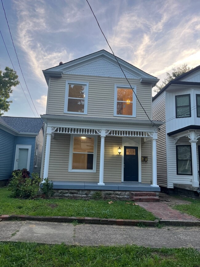 Building Photo - 114 S Bayly Ave Unit 1