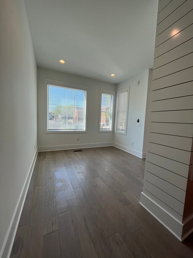 Building Photo - 924 Caruthers Ave Rental