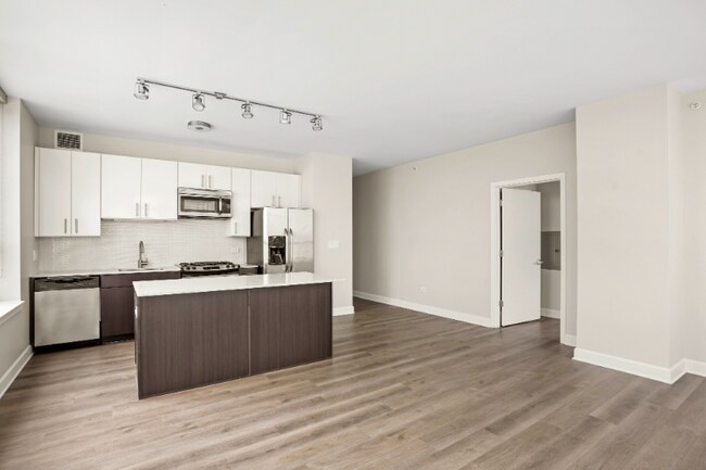 Photo - 797 W Adams St