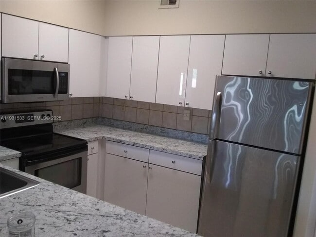 Photo - 2445 SW 18th Terrace Unidad 705