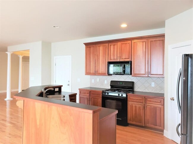 Photo - 102 Alden Village Ct