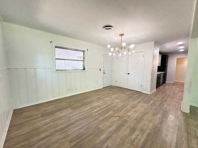 Photo - CHARMING REMODELED HOME IN SOUTHERN HILLS