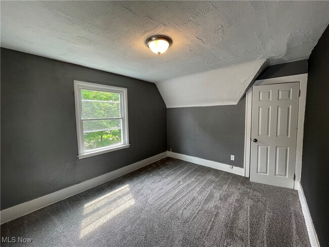 Building Photo - 730 Noble Ave Rental
