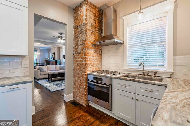 Photo - 877 Edgewood Ave NE