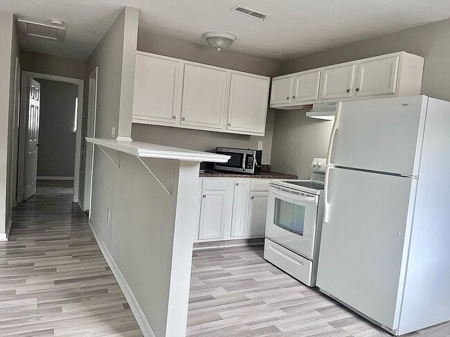 Building Photo - 507 Ashlawn Dr