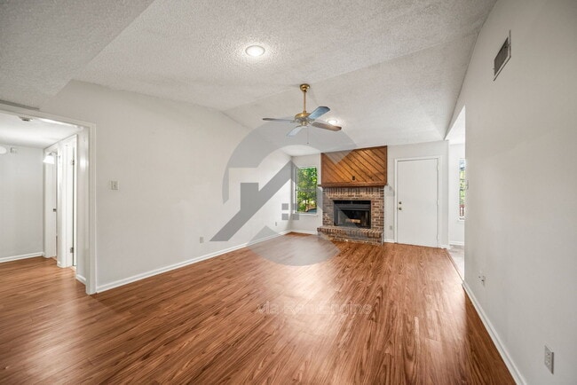 Photo - 9 Point W Cir