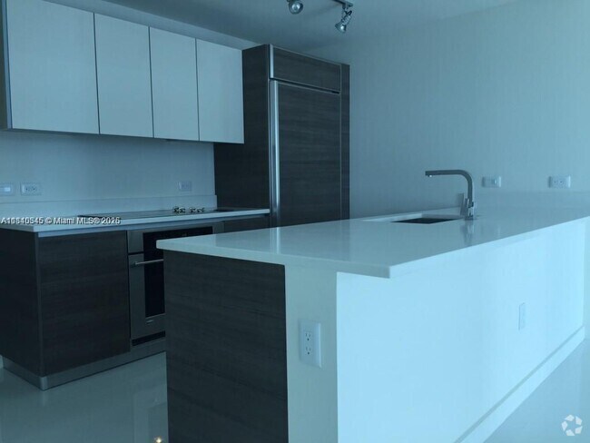 Building Photo - 1100S S Miami Ave Unit 3811 Rental