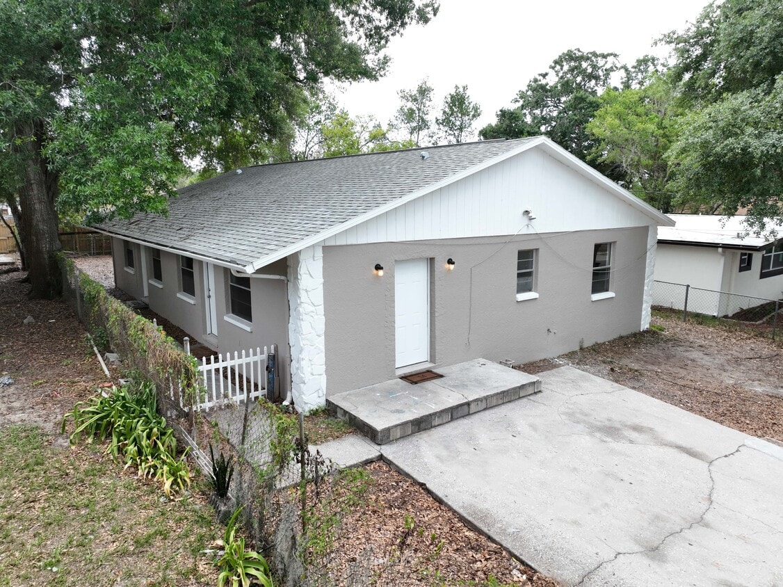 Photo - 8405 N Semmes St (Tampa, FL)