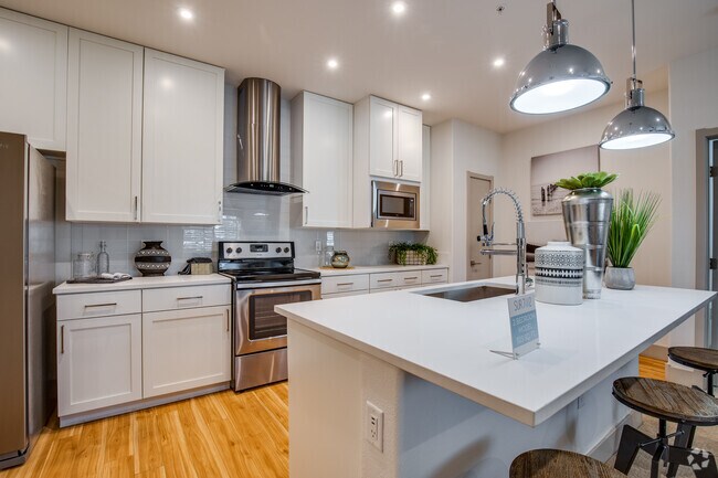 2 BR, 2 BA (C) - 1,123 SF
