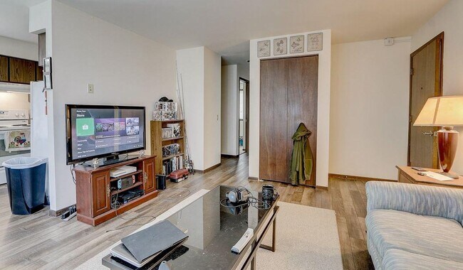 Photo - Grand Avenue Apartments